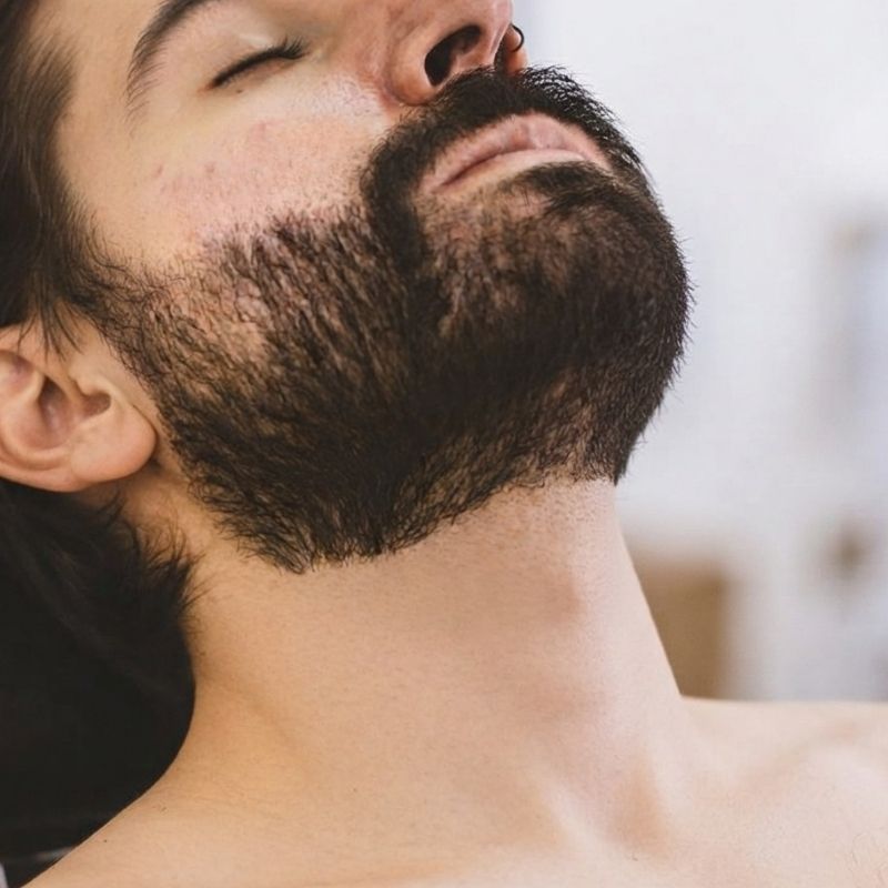 Delineado de barba (mejillas + borde superior del cuello anterior) + cuello completo